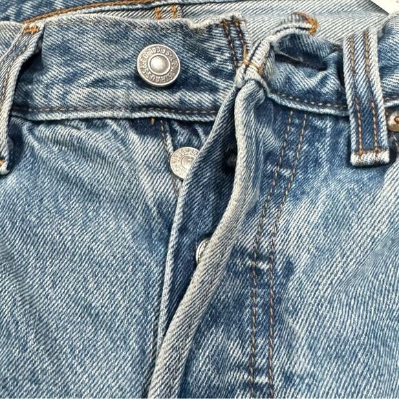 Levi Strauss Wedgie Straight Distressed Jeans Women’s 28 - Picture 4 of 5